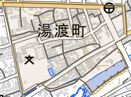 湯渡町とその周辺の地図。町の範囲を重ねている