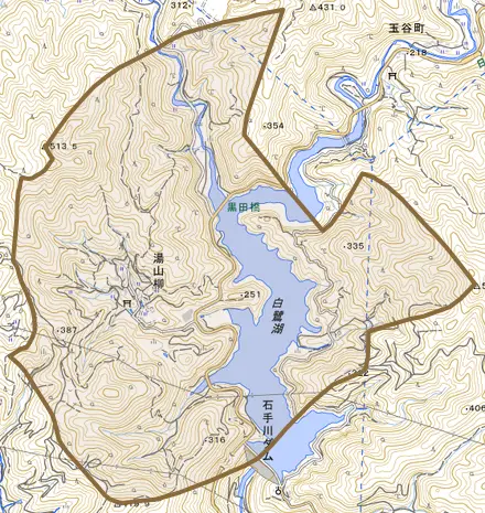湯山柳とその周辺の地図。町の範囲を重ねている