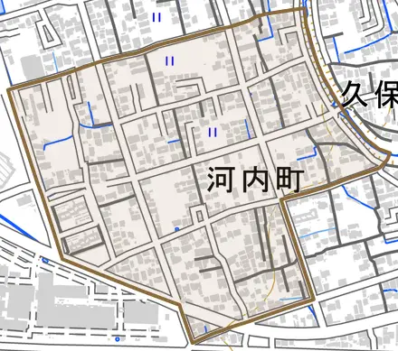 河内町とその周辺の地図。町の範囲を重ねている