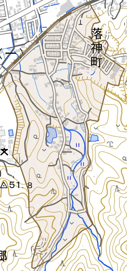 落神町とその周辺の地図。町の範囲を重ねている