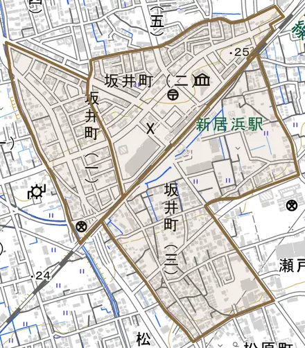 坂井町とその周辺の地図。町の範囲を重ねている