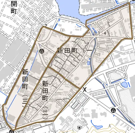 新田町とその周辺の地図。町の範囲を重ねている