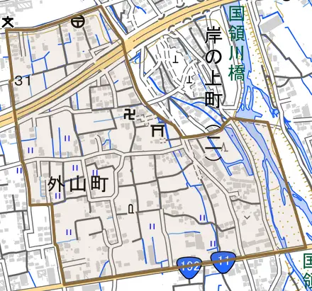 外山町とその周辺の地図。町の範囲を重ねている