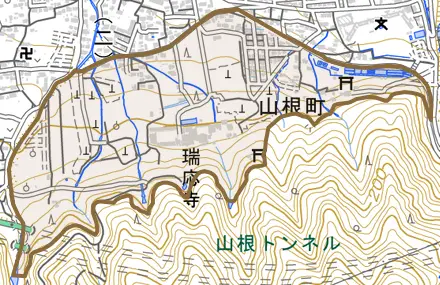 山根町とその周辺の地図。町の範囲を重ねている