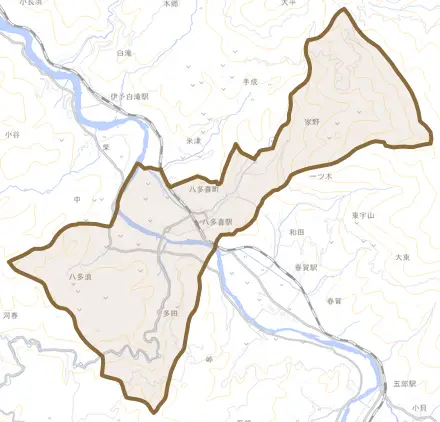 八多喜町とその周辺の地図。町の範囲を重ねている