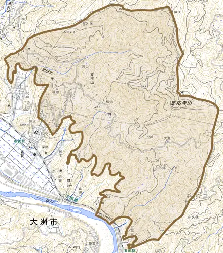 東宇山とその周辺の地図。町の範囲を重ねている