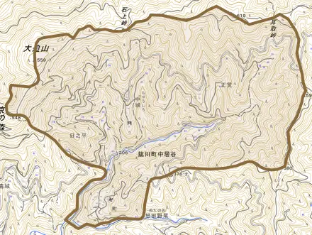 肱川町中居谷とその周辺の地図。町の範囲を重ねている