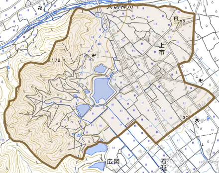 上市とその周辺の地図。町の範囲を重ねている