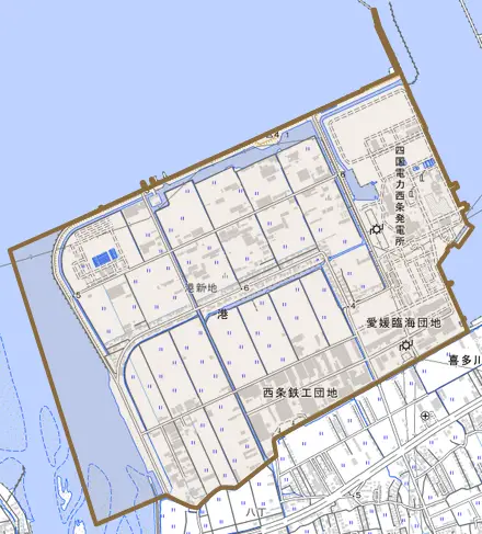 港とその周辺の地図。町の範囲を重ねている