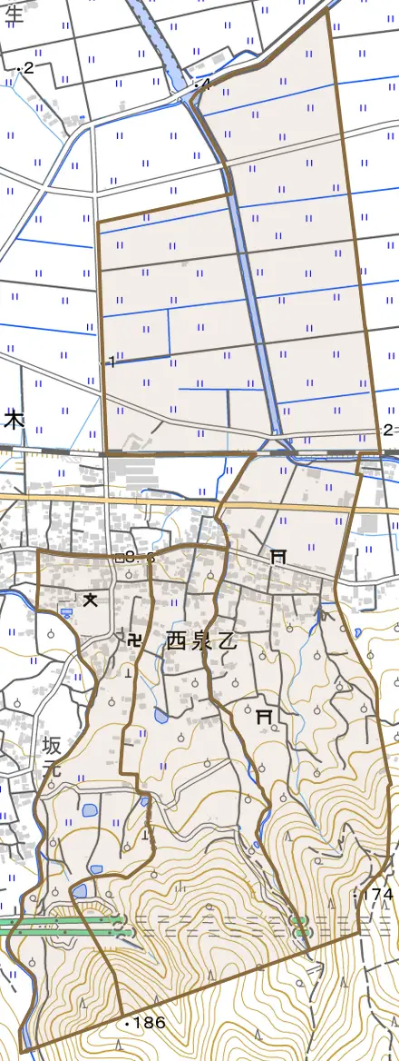 西泉乙とその周辺の地図。町の範囲を重ねている