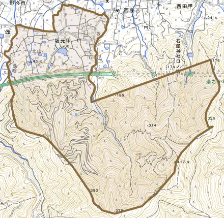 坂元甲とその周辺の地図。町の範囲を重ねている