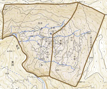 千町とその周辺の地図。町の範囲を重ねている