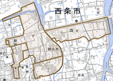 新田とその周辺の地図。町の範囲を重ねている