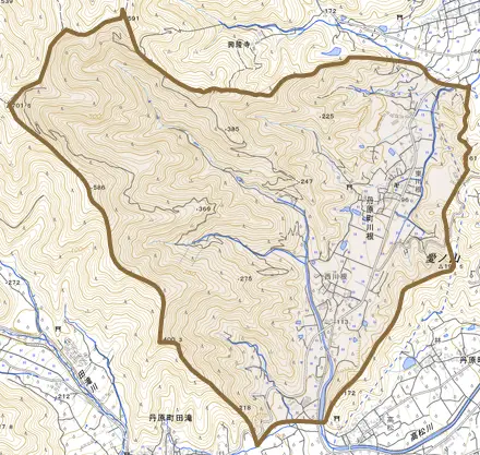 丹原町川根とその周辺の地図。町の範囲を重ねている