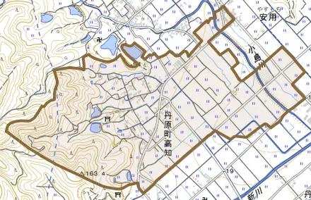 丹原町高知とその周辺の地図。町の範囲を重ねている