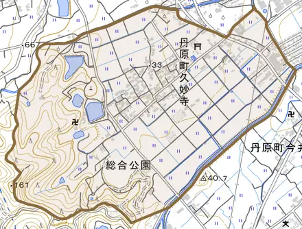丹原町久妙寺とその周辺の地図。町の範囲を重ねている