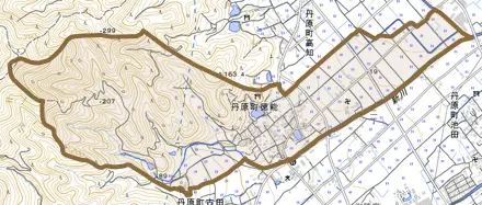 丹原町徳能とその周辺の地図。町の範囲を重ねている