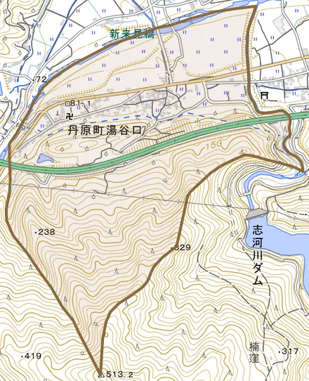 丹原町湯谷口とその周辺の地図。町の範囲を重ねている