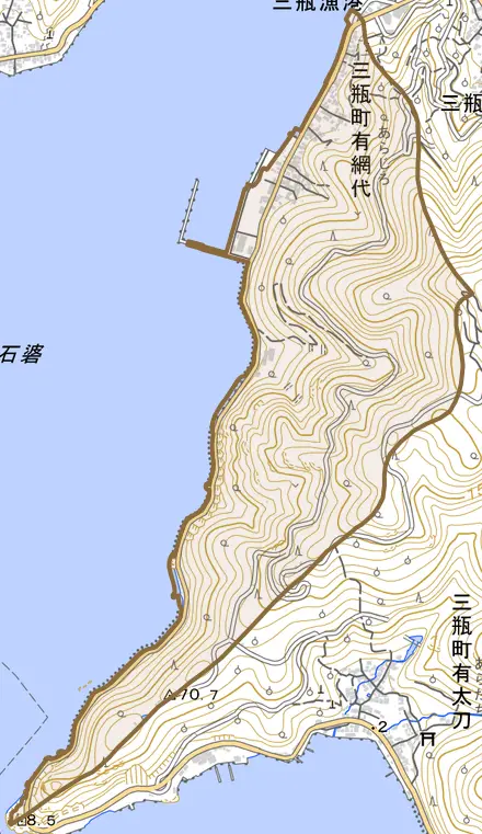 三瓶町有網代とその周辺の地図。町の範囲を重ねている