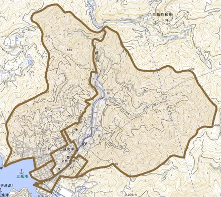 三瓶町朝立とその周辺の地図。町の範囲を重ねている