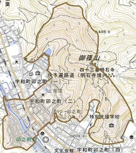 宇和町卯之町二丁目とその周辺の地図。町の範囲を重ねている