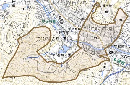 宇和町卯之町四丁目とその周辺の地図。町の範囲を重ねている