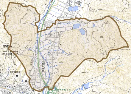 宇和町明石とその周辺の地図。町の範囲を重ねている