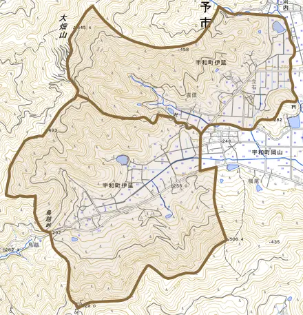 宇和町伊延とその周辺の地図。町の範囲を重ねている