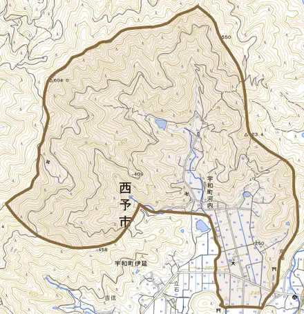 宇和町河内とその周辺の地図。町の範囲を重ねている
