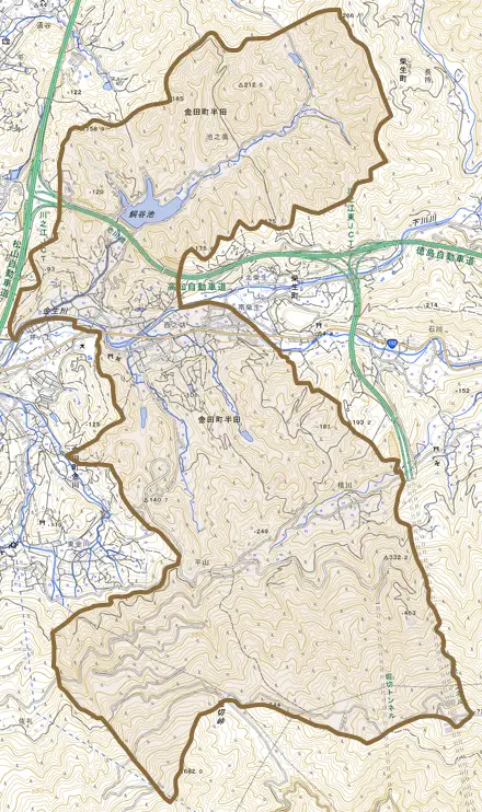 金田町半田とその周辺の地図。町の範囲を重ねている
