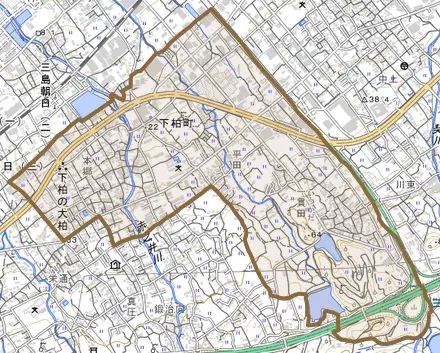 下柏町とその周辺の地図。町の範囲を重ねている