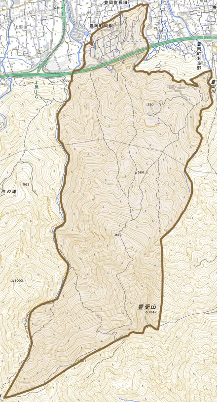 豊岡町岡銅とその周辺の地図。町の範囲を重ねている