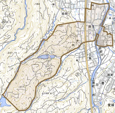 麻生とその周辺の地図。町の範囲を重ねている