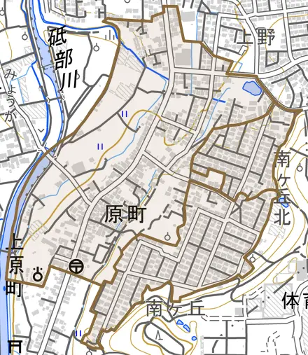 原町とその周辺の地図。町の範囲を重ねている