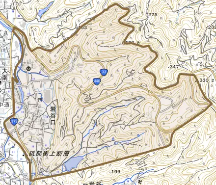 岩谷口とその周辺の地図。町の範囲を重ねている