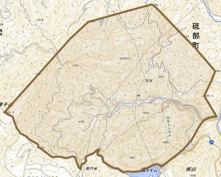 万年とその周辺の地図。町の範囲を重ねている