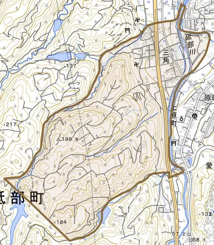 三角とその周辺の地図。町の範囲を重ねている