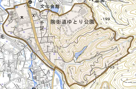 千足とその周辺の地図。町の範囲を重ねている