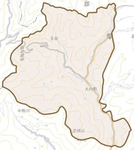 玉谷とその周辺の地図。町の範囲を重ねている