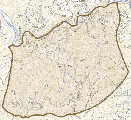 村前とその周辺の地図。町の範囲を重ねている