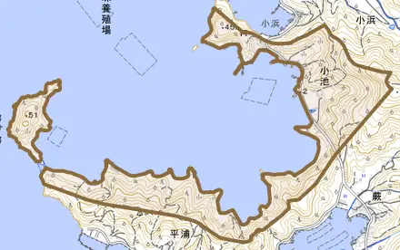小池とその周辺の地図。町の範囲を重ねている