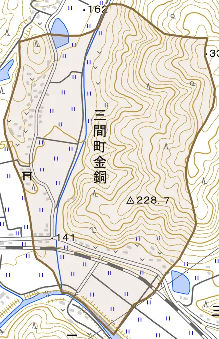 三間町金銅とその周辺の地図。町の範囲を重ねている