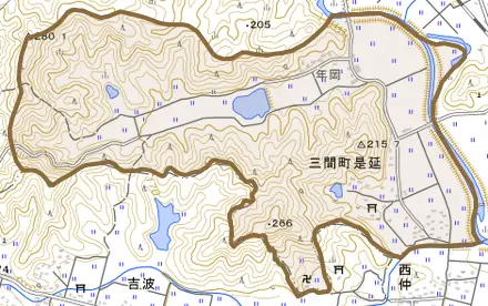 三間町是延とその周辺の地図。町の範囲を重ねている
