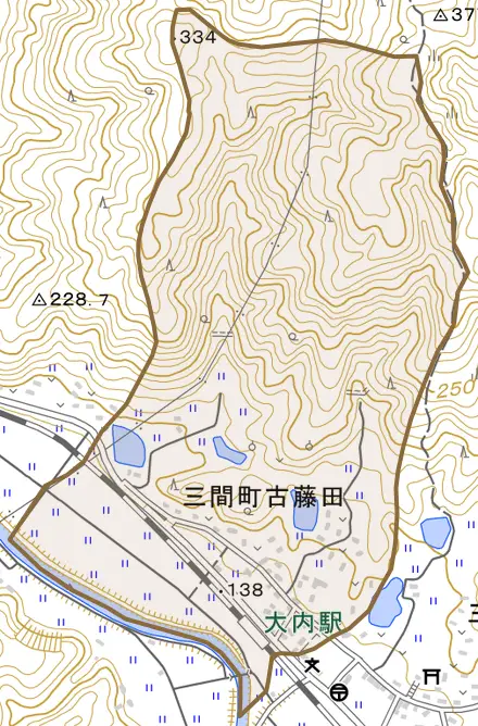 三間町古藤田とその周辺の地図。町の範囲を重ねている