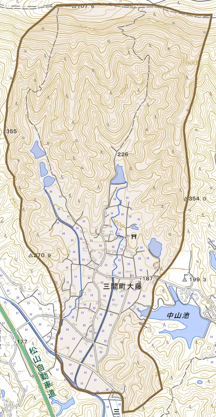 三間町大藤とその周辺の地図。町の範囲を重ねている