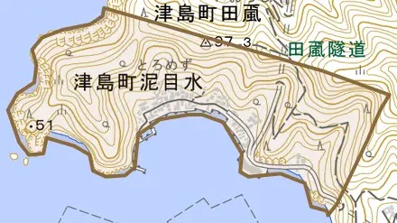 津島町泥目水とその周辺の地図。町の範囲を重ねている