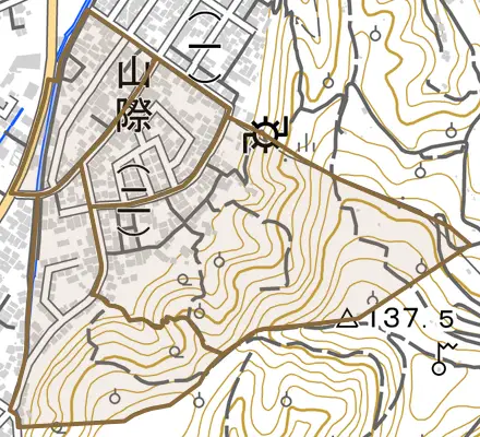 山際とその周辺の地図。町の範囲を重ねている