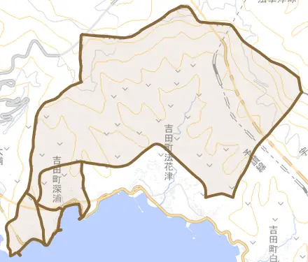 吉田町深浦とその周辺の地図。町の範囲を重ねている
