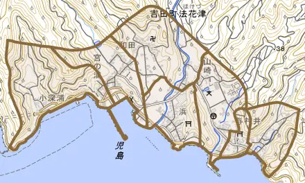 吉田町法花津とその周辺の地図。町の範囲を重ねている