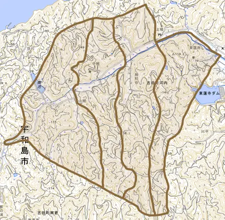 吉田町河内とその周辺の地図。町の範囲を重ねている